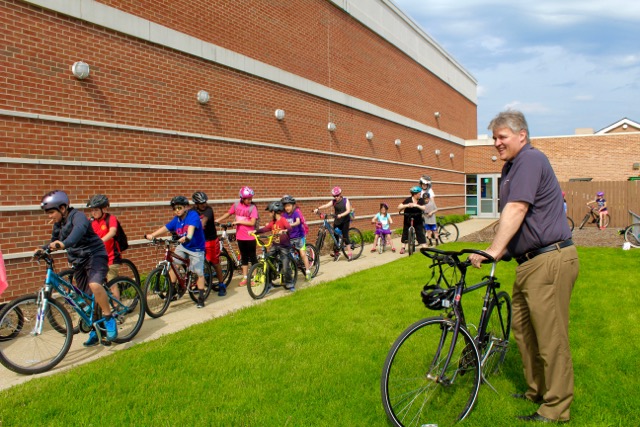 5th Graders ‘Bike Hike’ to Middle School in NB/GV School District 30